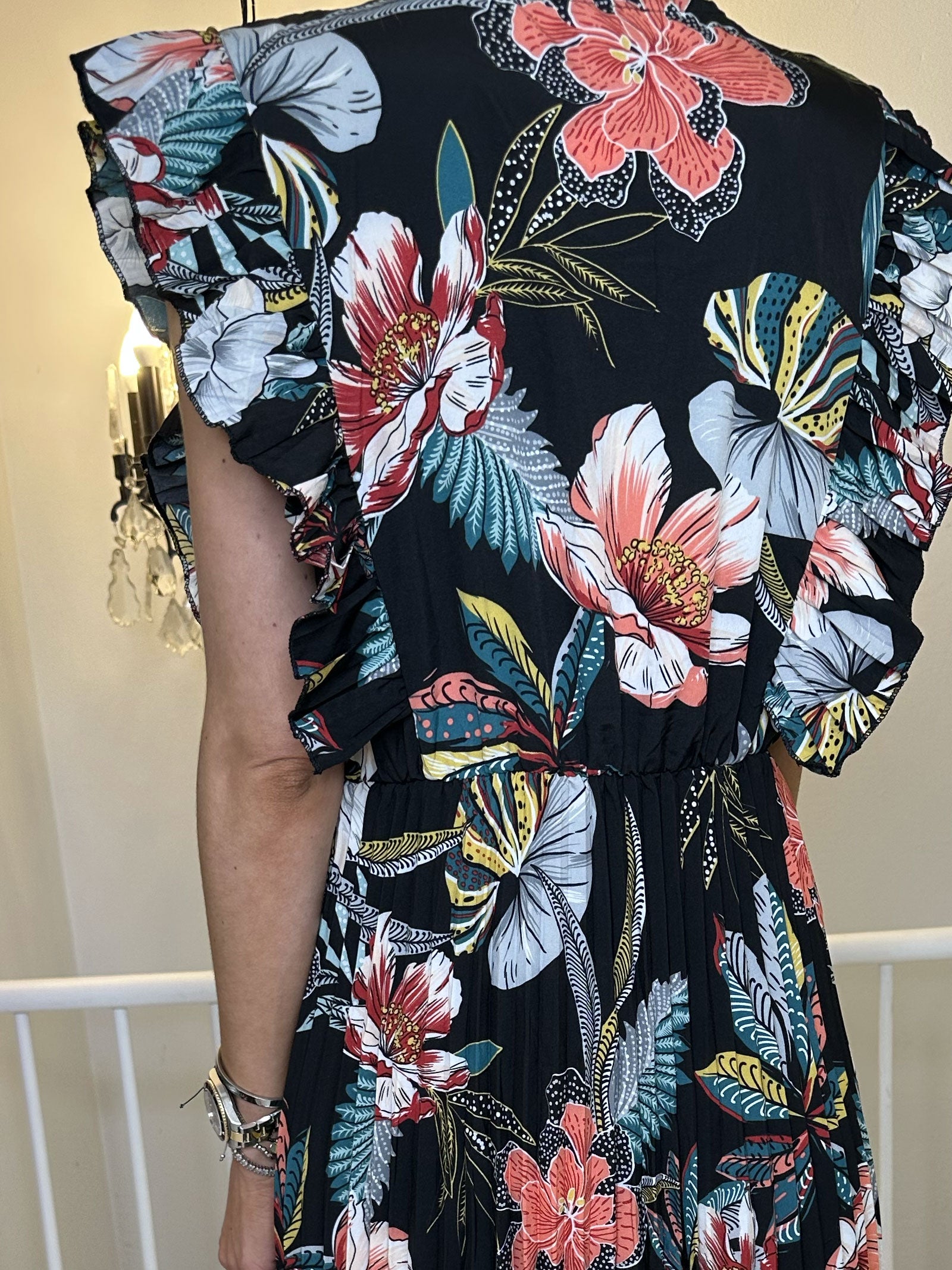 Lullu Flower - Lång klänning med volanger och veckad kjol